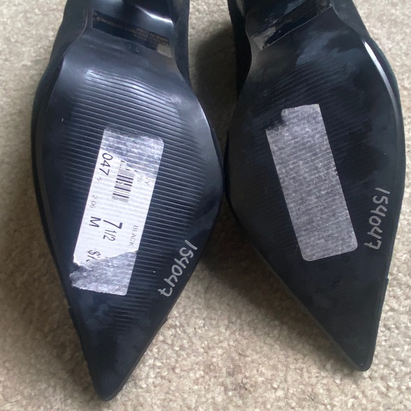 NWT Two Lips Black Suede Pumps, Size 7.5 - Picture 5 of 8
